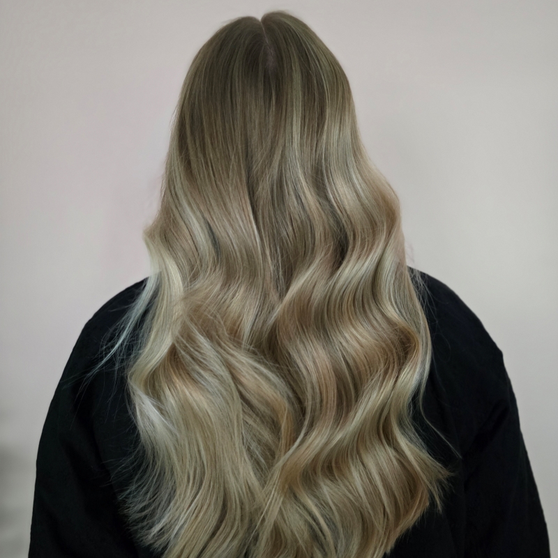 Työnäyte vaaleille hiuksille